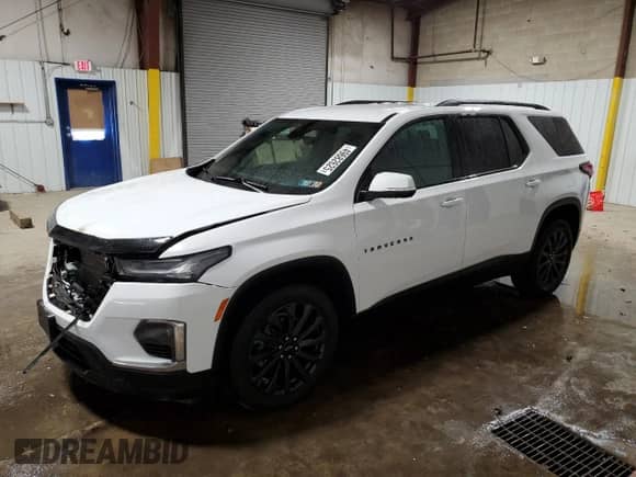 2022 Chevrolet Traverse RS z VIN 1GNEVJKW4NJ167128, wystawiony jako Copart lot #49682625 z przebiegiem 51 857 mil mil oraz Szkoda całkowita • Salvage title. Historia ofert i sprzedaży dostępna na DreamBid. Obrazek 1.