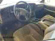 2005 Chevrolet Silverado 1500 Z71 z VIN 2GCEK19B051178951, wystawiony jako Copart lot #84414315 z przebiegiem 179 984 mil mil oraz Czysty tytuł • Clean title. Historia ofert i sprzedaży dostępna na DreamBid. Obrazek 8.