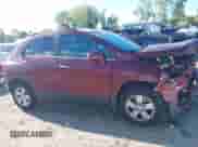 2017 Chevrolet Trax LT z VIN 3GNCJPSB4HL276317, wystawiony jako IAAI lot #43059395 z przebiegiem 82 993 mil mil oraz . Historia ofert i sprzedaży dostępna na DreamBid. Obrazek 13.