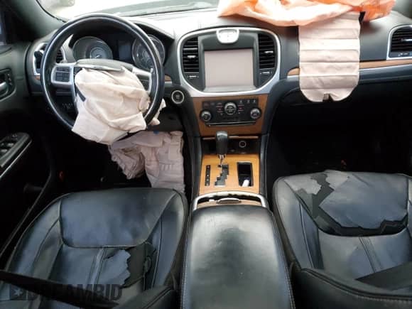 2013 Chrysler 300 S z VIN 2C3CCAJT8DH647545, wystawiony jako Copart lot #83687874 z przebiegiem 148 525 mil mil oraz Szkoda całkowita • Salvage title. Historia ofert i sprzedaży dostępna na DreamBid. Obrazek 8.