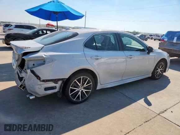 2023 Toyota Camry SE z VIN 4T1G11AK1PU099878, wystawiony jako Copart lot #81935255 z przebiegiem 59 629 mil mil oraz Szkoda całkowita • Salvage title. Historia ofert i sprzedaży dostępna na DreamBid. Obrazek 3.