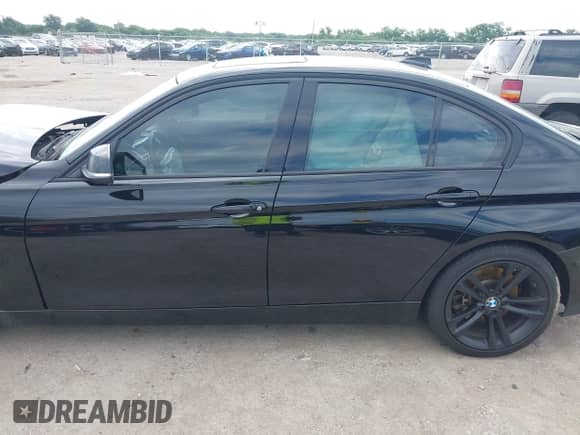 2013 BMW 3 Series 335i с VIN WBA3A9G59DNN67412, выставлен на аукционе IAAI как лот 42494772 с пробегом 111 291 миль миль и . История ставок и продаж доступна на DreamBid. Изображение 14.