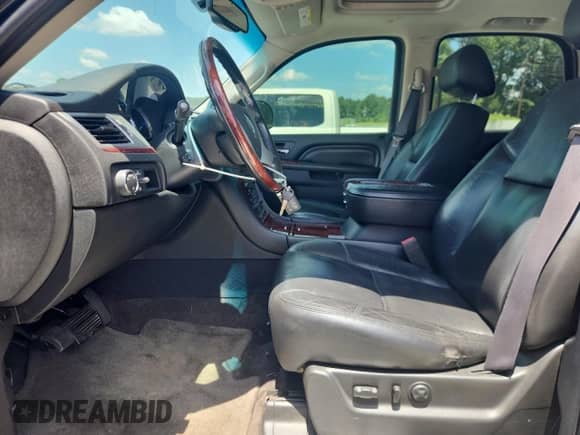2011 Cadillac Escalade with VIN 1GYS3AEF2BR266681, listed as a Copart auction lot 63148645 with 190,887 mi miles and Clean title. Bid and sale history available at DreamBid. Image 7.
