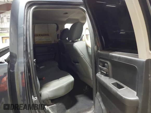 2013 Ram 1500 Express z VIN 1C6RR7FT7DS590349, wystawiony jako IAAI lot #42972608 z przebiegiem 210 576 mil mil oraz . Historia ofert i sprzedaży dostępna na DreamBid. Obrazek 8.