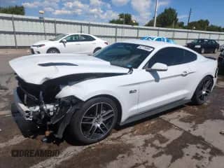 2015 Ford Mustang GT z VIN 1FA6P8CF6F5322003, wystawiony jako Copart lot #62779995 z przebiegiem 52 507 mil mil oraz Szkoda całkowita • Salvage title. Historia ofert i sprzedaży dostępna na DreamBid. Obrazek 1.