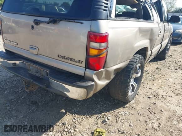 2002 Chevrolet Suburban LT с VIN 1GNEC16Z92J231301, выставлен на аукционе IAAI как лот 43111949 с пробегом 423 537 миль миль и . История ставок и продаж доступна на DreamBid. Изображение 14.