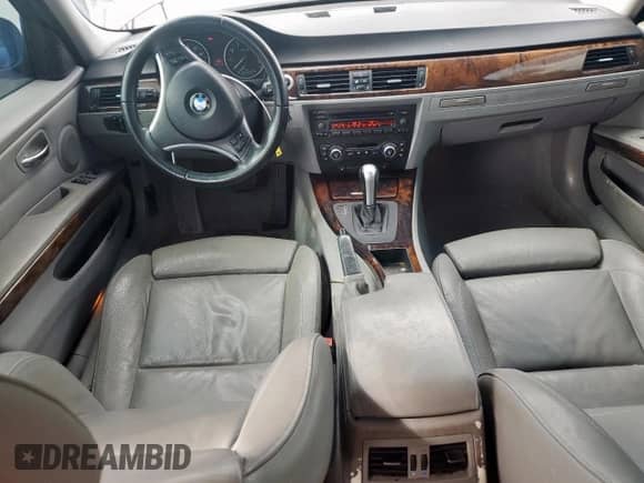 2007 BMW 3 Series 328i z VIN WBAVA33537PV66051, wystawiony jako Copart lot #82264715 z przebiegiem 102 572 mil mil oraz Szkoda całkowita • Salvage title. Historia ofert i sprzedaży dostępna na DreamBid. Obrazek 8.