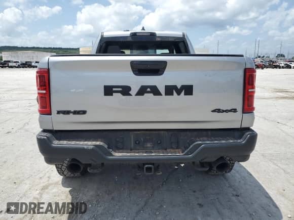 2025 Ram 1500 RHO z VIN 1C6SRFUP6SN661246, wystawiony jako Copart lot #65175565 z przebiegiem 11 289 mil mil oraz Szkoda całkowita • Salvage title. Historia ofert i sprzedaży dostępna na DreamBid. Obrazek 6.