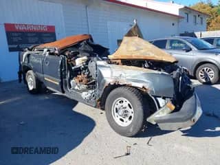 2003 Chevrolet Silverado 1500HD LS с VIN 1GCGK13U23F219380, выставлен на аукционе IAAI как лот 39716422 с пробегом Не указан миль и . История ставок и продаж доступна на DreamBid. Изображение 1.