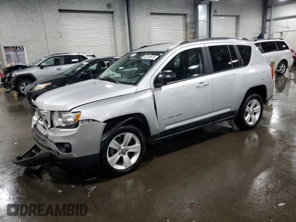 2011 Jeep Compass Latitude z VIN 1J4NT1FB0BD261081, wystawiony jako Copart lot #67233515 z przebiegiem 107 937 mil mil oraz Szkoda całkowita • Salvage title. Historia ofert i sprzedaży dostępna na DreamBid. Obrazek 1.