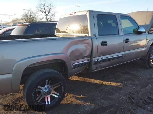 2001 Chevrolet Silverado 1500HD LS с VIN 1GCGC13U71F149241, выставлен на аукционе IAAI как лот 41453794 с пробегом 281 382 миль миль и . История ставок и продаж доступна на DreamBid. Изображение 6.