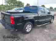 2005 Chevrolet Silverado 1500 LS z VIN 2GCEC13T151363458, wystawiony jako IAAI lot #42548638 z przebiegiem 201 979 mil mil oraz . Historia ofert i sprzedaży dostępna na DreamBid. Obrazek 4.