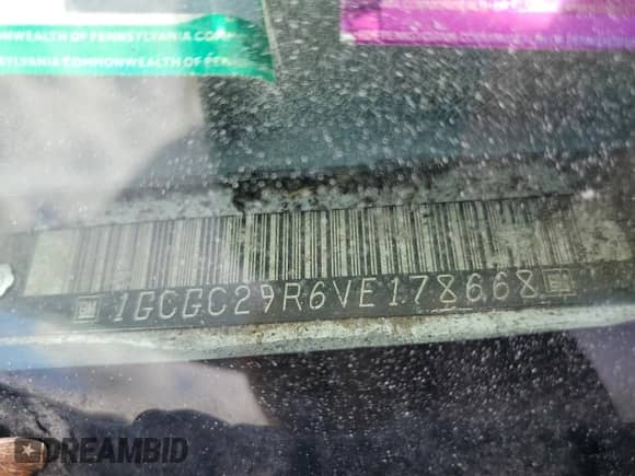 1997 Chevrolet Silverado 2500 z VIN 1GCGC29R6VE178668, wystawiony jako Copart lot #61821794 z przebiegiem 374 208 mil mil oraz Szkoda całkowita • Salvage title. Historia ofert i sprzedaży dostępna na DreamBid. Obrazek 12.