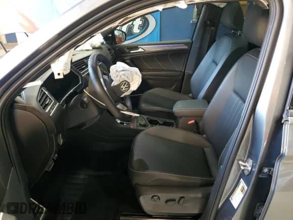 2024 Volkswagen Tiguan SE R-Line Black с VIN 3VV8B7AX5RM226953, выставлен на аукционе Copart как лот 85267075 с пробегом 8 737 миль миль и Списание • Salvage title. История ставок и продаж доступна на DreamBid. Изображение 7.