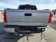 2016 Toyota Tundra 1794 Edition z VIN 5TFAW5F15GX525119, wystawiony jako Copart lot #81858065 z przebiegiem 55 097 mil mil oraz Szkoda całkowita • Salvage title. Historia ofert i sprzedaży dostępna na DreamBid. Obrazek 6.