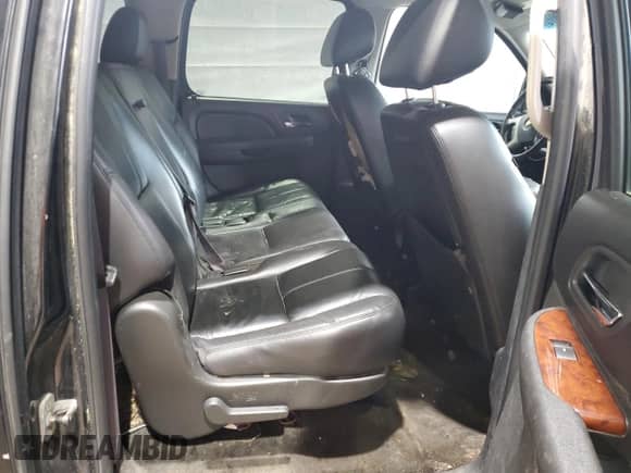 2011 Chevrolet Suburban LT с VIN 1GNSKJE32BR215607, выставлен на аукционе Copart как лот 60347905 с пробегом 284 762 миль миль и На запчасти • Non repairable. История ставок и продаж доступна на DreamBid. Изображение 11.
