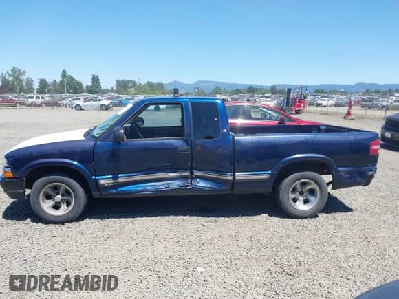 2001 Chevrolet S-10 LS с VIN 1GCCS195518132380, выставлен на аукционе IAAI как лот 42518178 с пробегом 223 028 миль миль и . История ставок и продаж доступна на DreamBid. Изображение 15.