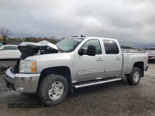 2010 Chevrolet Silverado 2500HD LTZ z VIN 1GC4KYBGXAF155786, wystawiony jako Copart lot #78265614 z przebiegiem 117 857 mil mil oraz Szkoda całkowita • Salvage title. Historia ofert i sprzedaży dostępna na DreamBid. Obrazek 1.