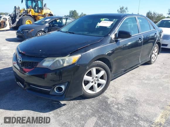 2014 Toyota Camry L z VIN 4T1BF1FK6EU330209, wystawiony jako IAAI lot #43584677 z przebiegiem 79 370 mil mil oraz . Historia ofert i sprzedaży dostępna na DreamBid. Obrazek 2.