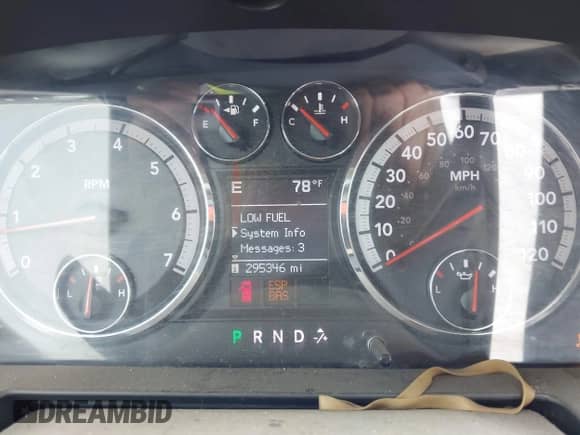 2009 Dodge 1500 SLT z VIN 1D3HB18T59S701420, wystawiony jako IAAI lot #42625312 z przebiegiem 295 346 mil mil oraz . Historia ofert i sprzedaży dostępna na DreamBid. Obrazek 7.