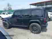 2021 Jeep Wrangler Unlimited Sahara z VIN 1C4JJXP63MW767719, wystawiony jako IAAI lot #41906155 z przebiegiem 44 689 mil mil oraz . Historia ofert i sprzedaży dostępna na DreamBid. Obrazek 14.