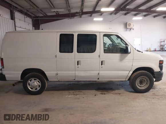 2012 Ford Econoline Cargo Recreational z VIN 1FTNE2EL9CDB27462, wystawiony jako IAAI lot #43012415 z przebiegiem 267 479 mil mil oraz . Historia ofert i sprzedaży dostępna na DreamBid. Obrazek 13.
