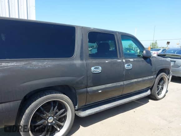 2003 Chevrolet Suburban Z71 с VIN 1GNFK16T33J111031, выставлен на аукционе IAAI как лот 42075752 с пробегом 238 307 миль миль и . История ставок и продаж доступна на DreamBid. Изображение 14.