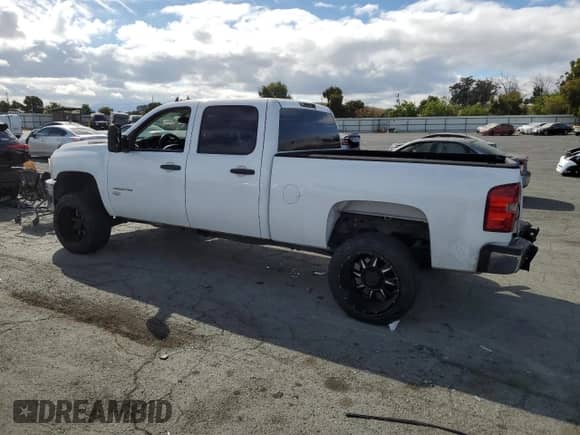 2014 Chevrolet Silverado 1500 с VIN 1GC4CZCG1EF129763, выставлен на аукционе Copart как лот 71725385 с пробегом 132 241 миль миль и Списание • Salvage title. История ставок и продаж доступна на DreamBid. Изображение 2.