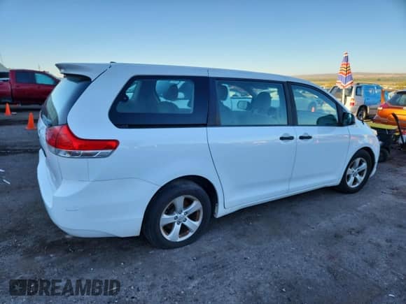 2014 Toyota Sienna L with VIN 5TDZK3DCXES467793, listed as a Copart auction lot 83985505 with 200,913 mi miles and Clean title. Bid and sale history available at DreamBid. Image 3.