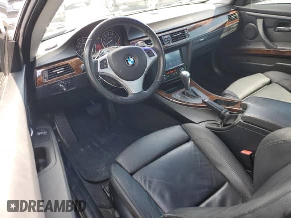 2010 BMW 3 Series 328i z VIN WBAWB3C50AP481743, wystawiony jako Copart lot #70067105 z przebiegiem 129 340 mil mil oraz Szkoda całkowita • Salvage title. Historia ofert i sprzedaży dostępna na DreamBid. Obrazek 8.