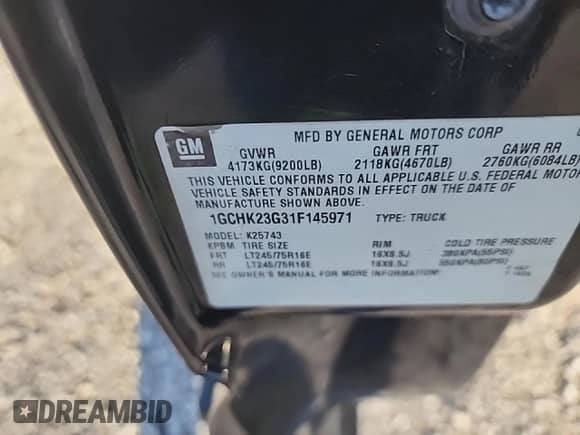 2001 Chevrolet Silverado 2500HD LT3 z VIN 1GCHK23G31F145971, wystawiony jako Copart lot #43466785 z przebiegiem 229 090 mil mil oraz Szkoda całkowita • Salvage title. Historia ofert i sprzedaży dostępna na DreamBid. Obrazek 13.
