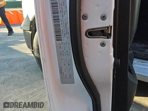 2017 Ram 1500 Tradesman z VIN 1C6RR6FGXHS769083, wystawiony jako Copart lot #63837195 z przebiegiem 175 674 mil mil oraz Czysty tytuł • Clean title. Historia ofert i sprzedaży dostępna na DreamBid. Obrazek 12.