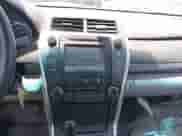 2017 Toyota Camry XLE z VIN 4T1BF1FK6HU369645, wystawiony jako IAAI lot #42371611 z przebiegiem 65 716 mil mil oraz . Historia ofert i sprzedaży dostępna na DreamBid. Obrazek 18.