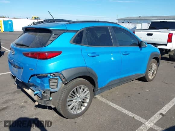 2018 Hyundai Kona SEL z VIN KM8K6CAA5JU148747, wystawiony jako IAAI lot #42974451 z przebiegiem 92 209 mil mil oraz . Historia ofert i sprzedaży dostępna na DreamBid. Obrazek 4.