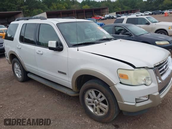 2008 Ford Explorer Eddie Bauer с VIN 1FMEU64E28UB00183, выставлен на аукционе IAAI как лот 43041751 с пробегом Не указан миль и . История ставок и продаж доступна на DreamBid. Изображение 1.