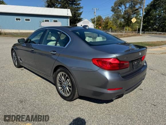 2018 BMW 5 Series 540i xDrive z VIN WBAJE7C57JWC54955, wystawiony jako Copart lot #85779185 z przebiegiem 144 313 mil mil oraz Czysty tytuł • Clean title. Historia ofert i sprzedaży dostępna na DreamBid. Obrazek 3.