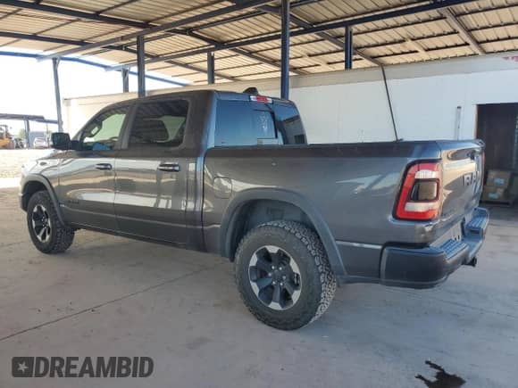 2020 Ram 1500 Rebel z VIN 1C6SRFLT4LN385004, wystawiony jako Copart lot #81076245 z przebiegiem 74 355 mil mil oraz Szkoda całkowita • Salvage title. Historia ofert i sprzedaży dostępna na DreamBid. Obrazek 2.