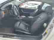 2007 BMW 3 Series 328i z VIN WBAWV13567PK48311, wystawiony jako Copart lot #81288685 z przebiegiem 83 965 mil mil oraz Szkoda całkowita • Salvage title. Historia ofert i sprzedaży dostępna na DreamBid. Obrazek 7.