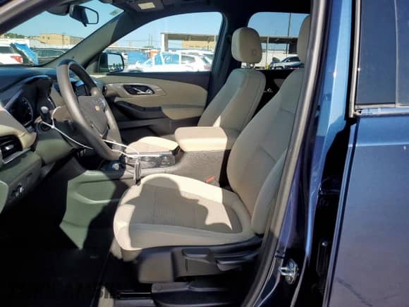 2022 Chevrolet Traverse LS z VIN 1GNERFKW8NJ191109, wystawiony jako Copart lot #64313565 z przebiegiem 37 936 mil mil oraz Szkoda całkowita • Salvage title. Historia ofert i sprzedaży dostępna na DreamBid. Obrazek 7.