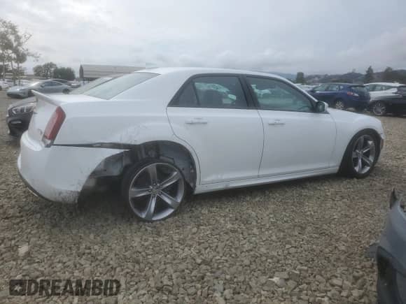 2020 Chrysler 300 S with VIN 2C3CCABG8LH164427, listed as a Copart auction lot 84401015 with 55,685 mi miles and Salvage title. Bid and sale history available at DreamBid. Image 3.