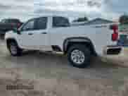2024 Chevrolet Silverado 2500HD Work Truck z VIN 1GC5YLE72RF431634, wystawiony jako Copart lot #70542235 z przebiegiem Nie podano mil oraz Szkoda całkowita • Salvage title. Historia ofert i sprzedaży dostępna na DreamBid. Obrazek 2.