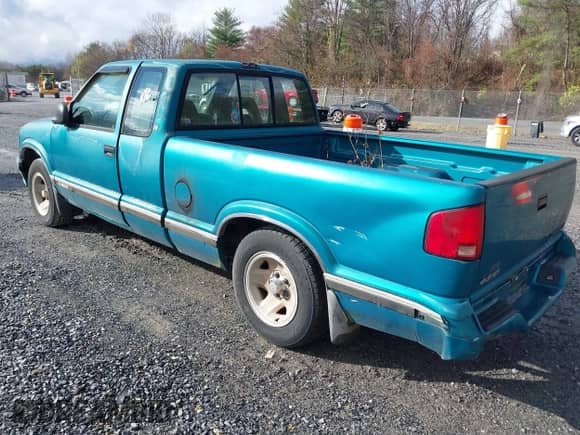 1996 Chevrolet S-10 LS с VIN 1GCCS19X1TK103756, выставлен на аукционе IAAI как лот 40929459 с пробегом 84 557 миль миль и . История ставок и продаж доступна на DreamBid. Изображение 3.