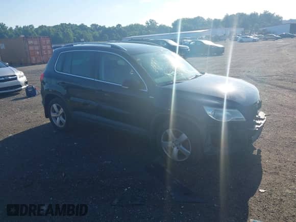 2010 Volkswagen Tiguan SE с VIN WVGBV7AX3AW537129, выставлен на аукционе IAAI как лот 42655677 с пробегом 93 487 миль миль и . История ставок и продаж доступна на DreamBid. Изображение 1.