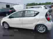 2015 Toyota Prius One z VIN JTDKDTB32F1087232, wystawiony jako IAAI lot #42611736 z przebiegiem 95 322 mil mil oraz . Historia ofert i sprzedaży dostępna na DreamBid. Obrazek 14.