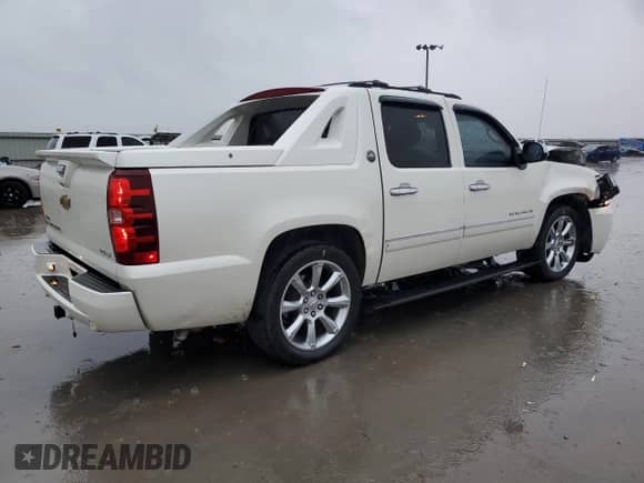 2013 Chevrolet Avalanche LTZ с VIN 3GNMCGE0XDG334846, выставлен на аукционе Copart как лот 55261885 с пробегом 118 704 миль миль и Списание • Salvage title. История ставок и продаж доступна на DreamBid. Изображение 3.