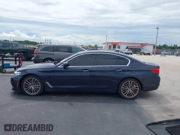 2018 BMW 5 Series 530i с VIN WBAJA5C58JG899041, выставлен на аукционе IAAI как лот 43254657 с пробегом 70 801 миль миль и . История ставок и продаж доступна на DreamBid. Изображение 14.