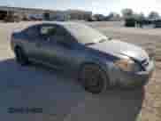 2006 Chevrolet Cobalt LS z VIN 1G1AK15F567752545, wystawiony jako Copart lot #68994005 z przebiegiem 217 522 mil mil oraz Nie do naprawy • Non repairable. Historia ofert i sprzedaży dostępna na DreamBid. Obrazek 4.