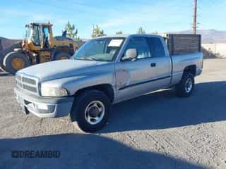 2000 Dodge 2500 z VIN 1B7KC2366YJ107491, wystawiony jako IAAI lot #43524951 z przebiegiem 159 252 mil mil oraz . Historia ofert i sprzedaży dostępna na DreamBid. Obrazek 2.