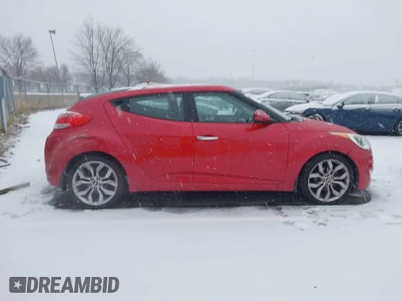 2014 Hyundai Veloster z VIN KMHTC6AD8EU214612, wystawiony jako IAAI lot #41258820 z przebiegiem 61 984 mil mil oraz . Historia ofert i sprzedaży dostępna na DreamBid. Obrazek 13.