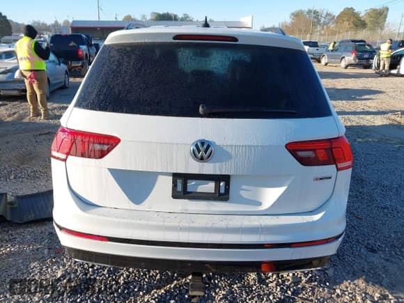 2020 Volkswagen Tiguan SE с VIN 3VV2B7AX4LM174180, выставлен на аукционе IAAI как лот 40579394 с пробегом 75 056 миль миль и . История ставок и продаж доступна на DreamBid. Изображение 16.